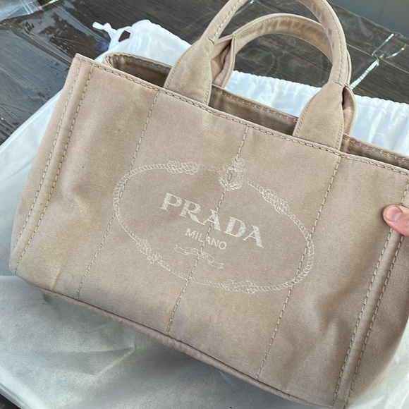 PRADA enameled metal triangular tote - Picture 5 of 13